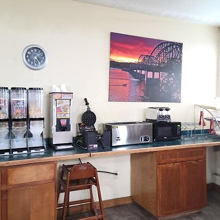 Econo Lodge Oacoma Bagian luar foto