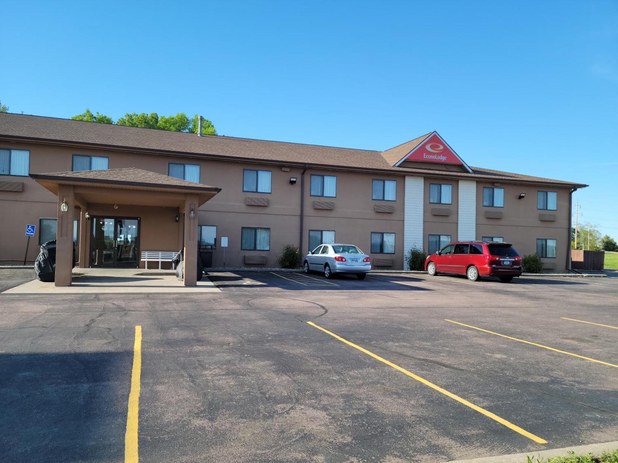 Econo Lodge Oacoma Bagian luar foto