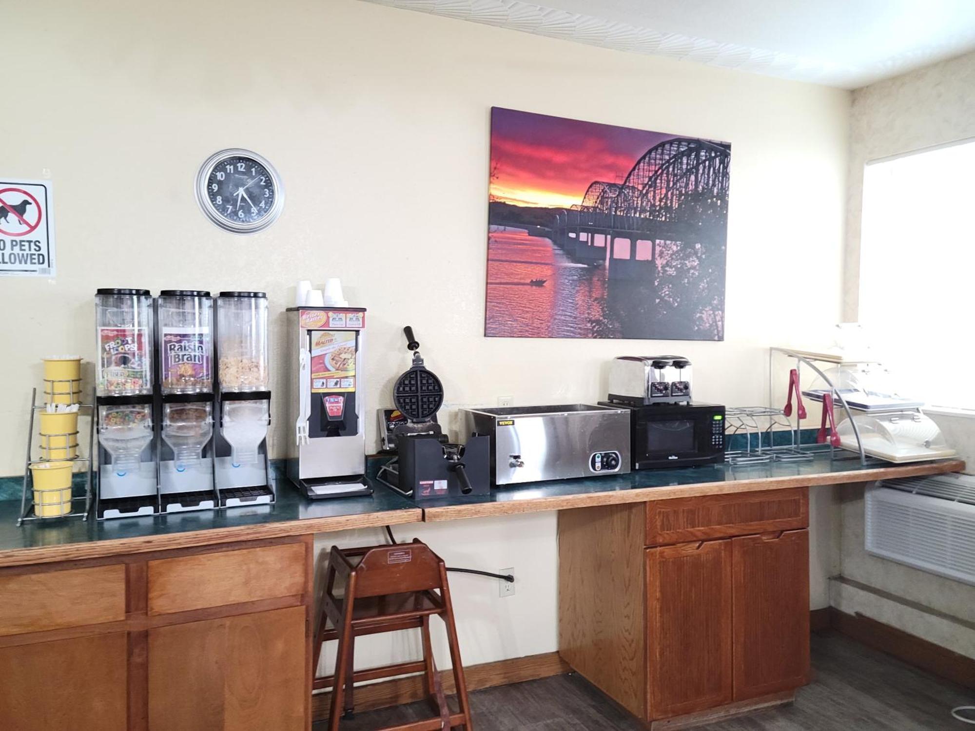 Econo Lodge Oacoma Bagian luar foto