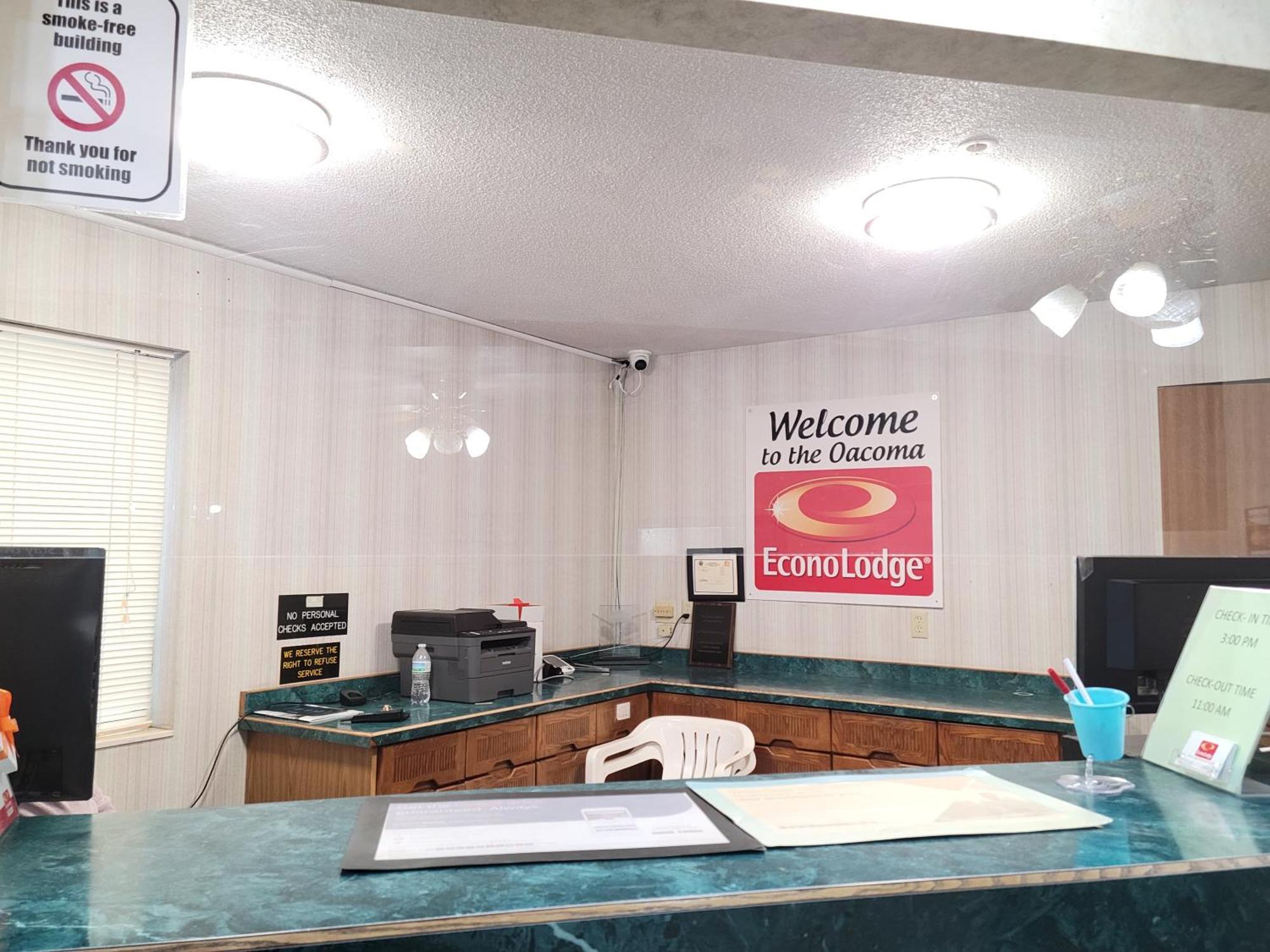 Econo Lodge Oacoma Bagian luar foto