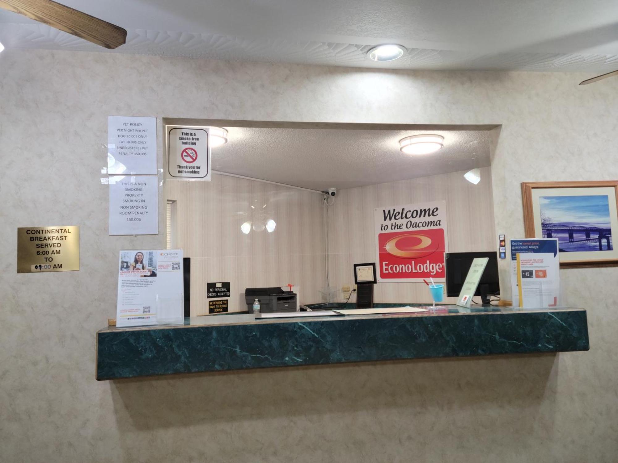 Econo Lodge Oacoma Bagian luar foto