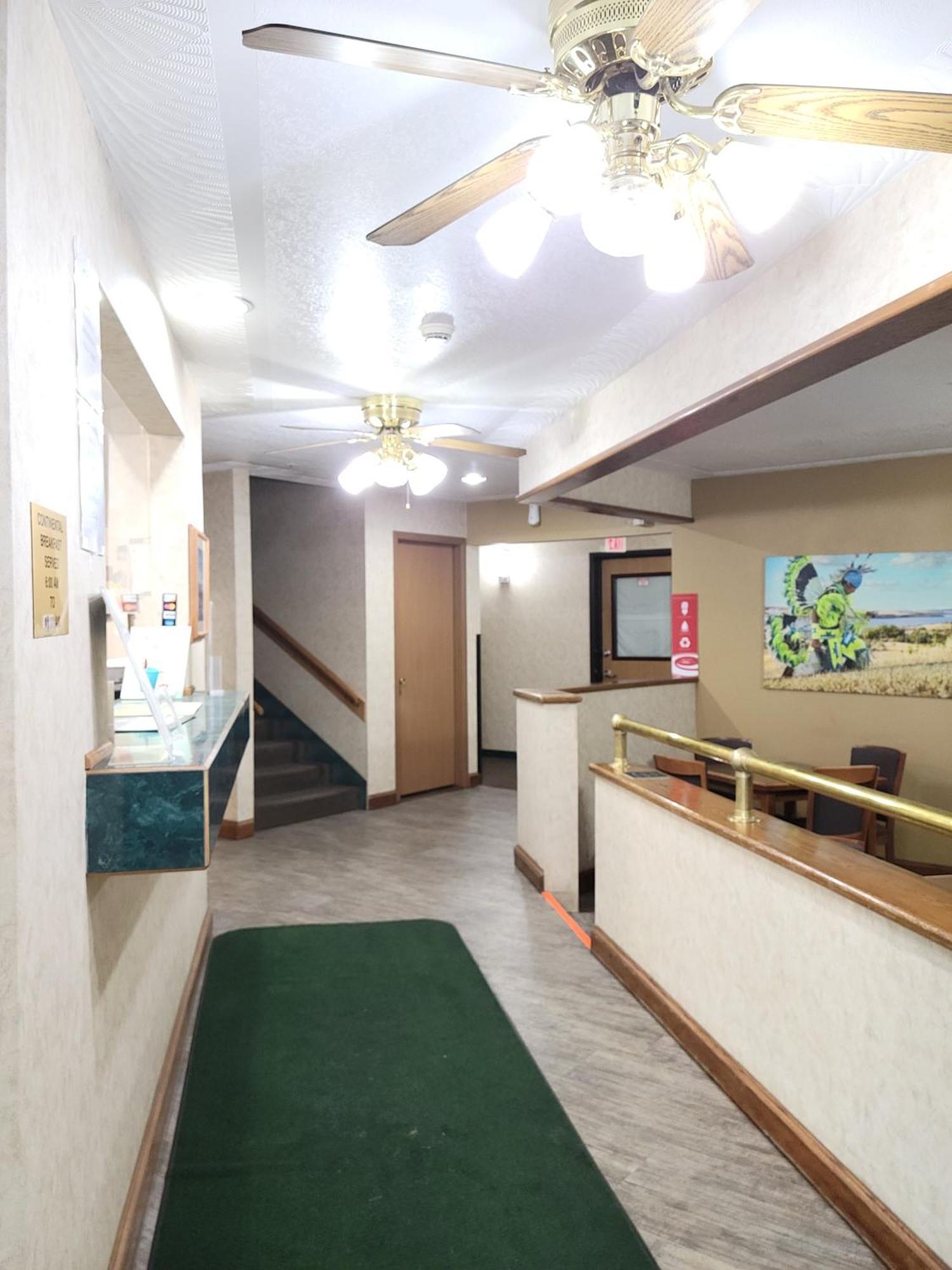 Econo Lodge Oacoma Bagian luar foto
